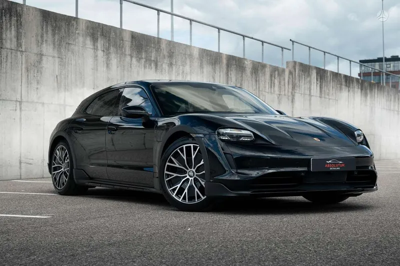 Porsche Taycan - 1