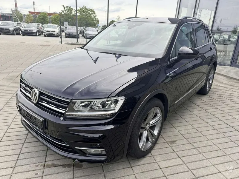 Volkswagen Tiguan - 1