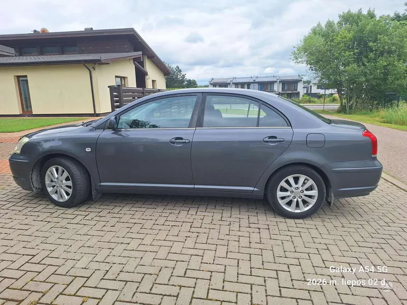 Toyota Avensis - 1
