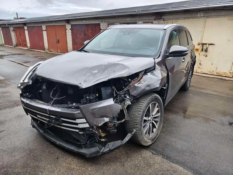 Toyota Highlander - 1