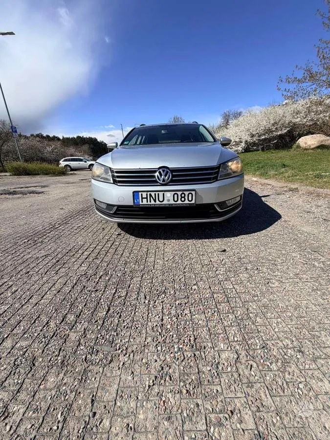 Volkswagen Passat - 1