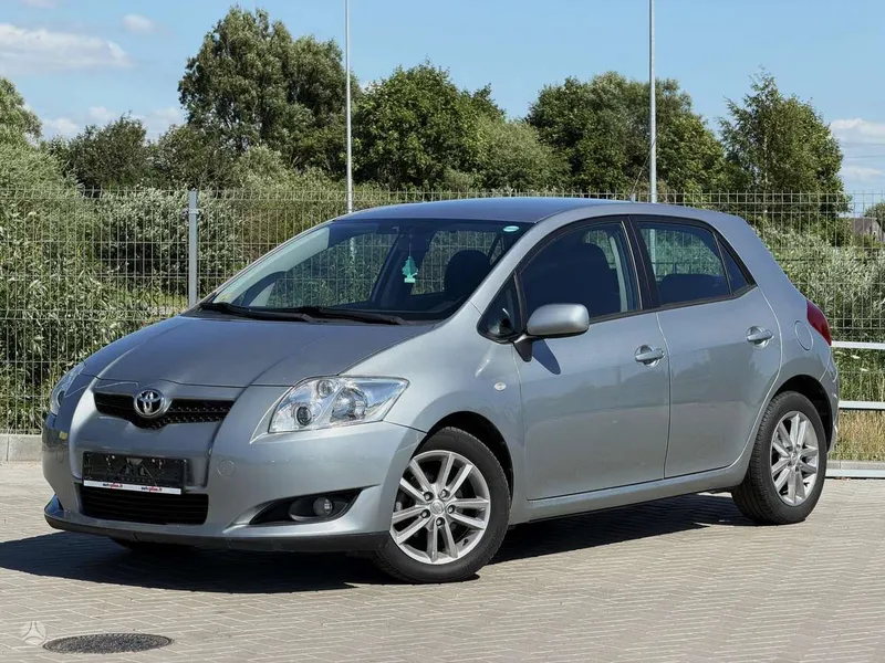 Toyota Auris - 1