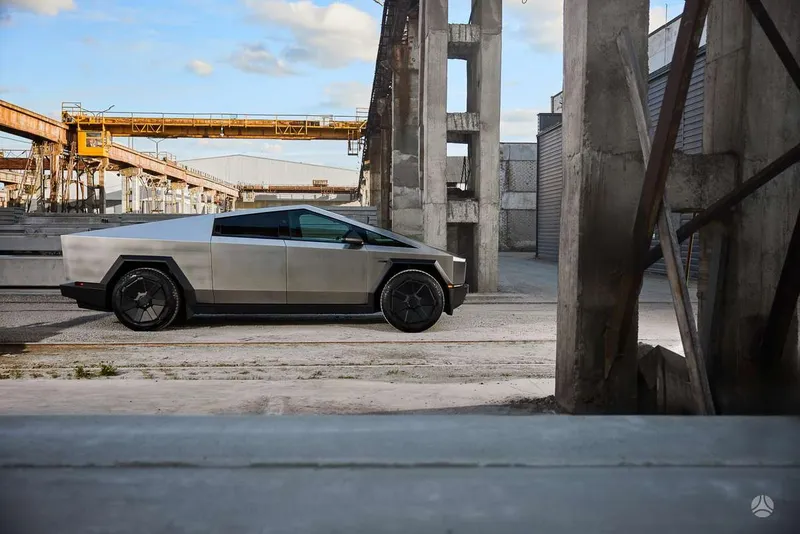 Tesla Cybertruck - 1