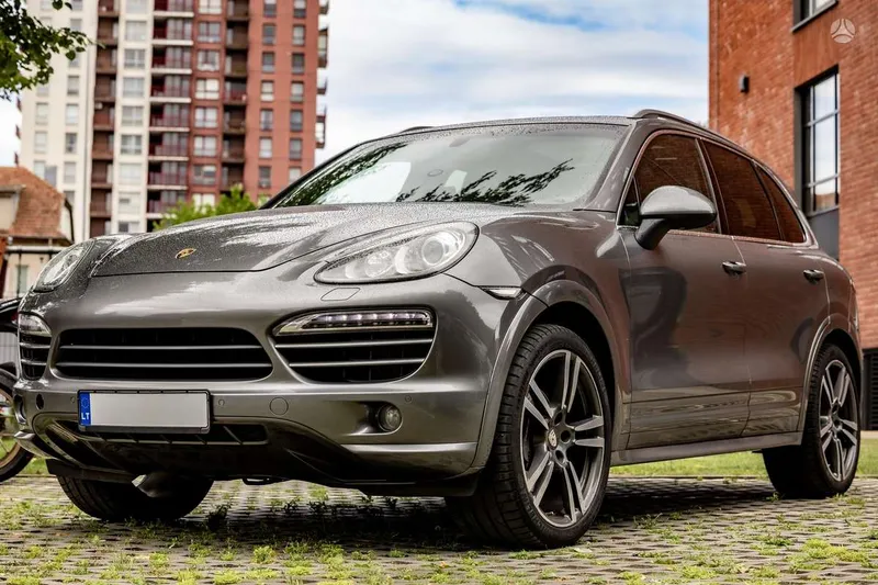 Porsche Cayenne - 1