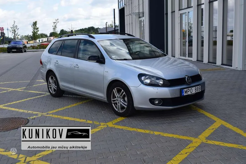 Volkswagen Golf - 1