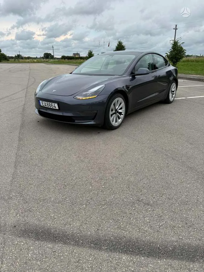 Tesla Model 3 - 1