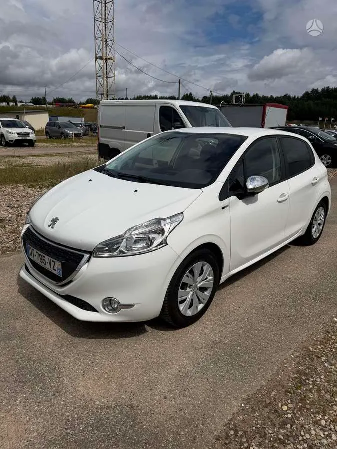 Peugeot 208 - 1
