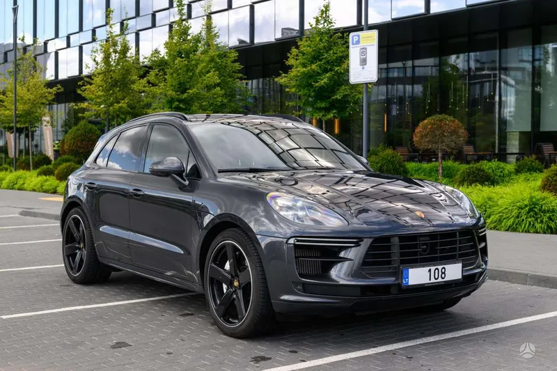 Porsche Macan - 1