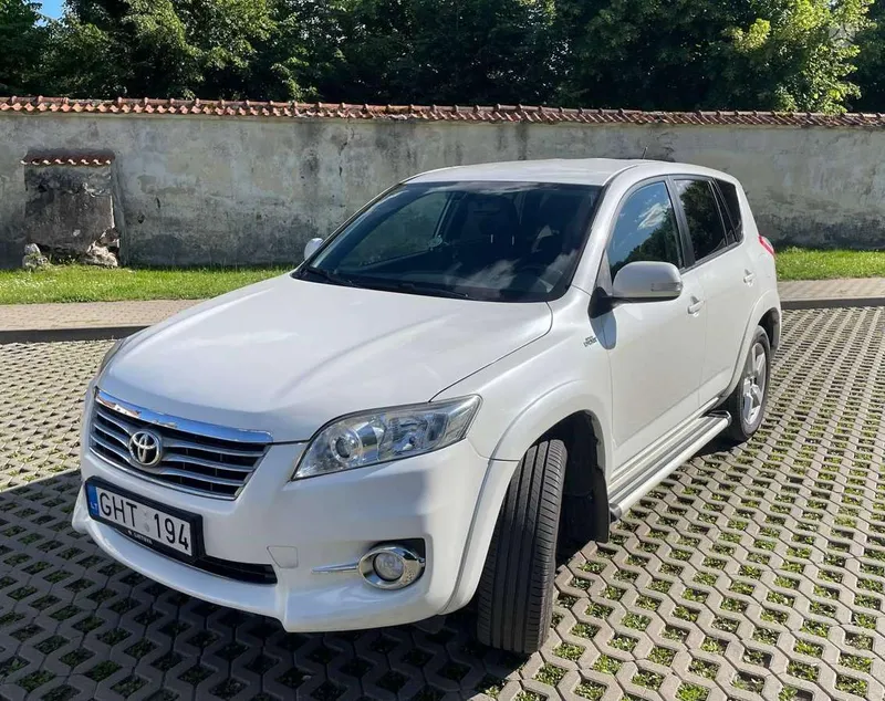 Toyota RAV4 - 1