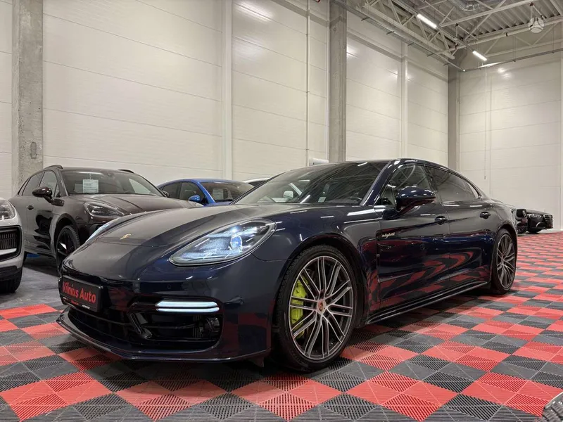 Porsche Panamera - 1