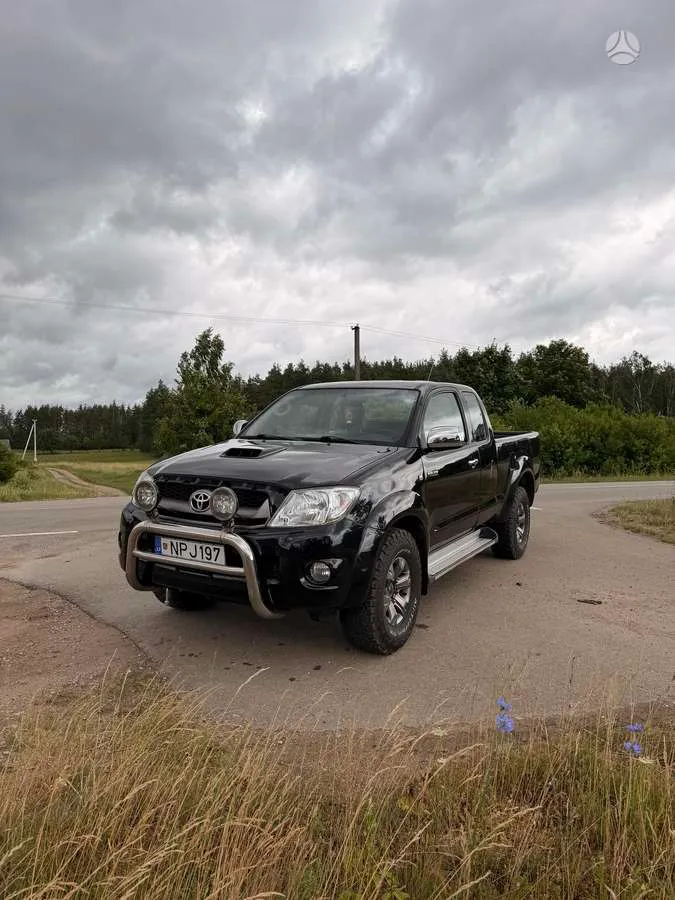 Toyota Hilux - 1