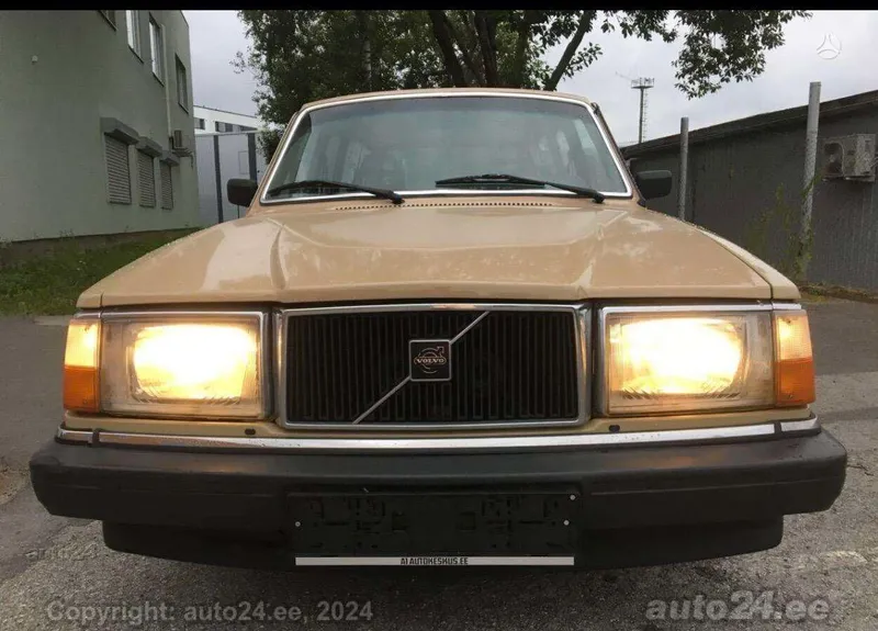 Volvo 240 - 1
