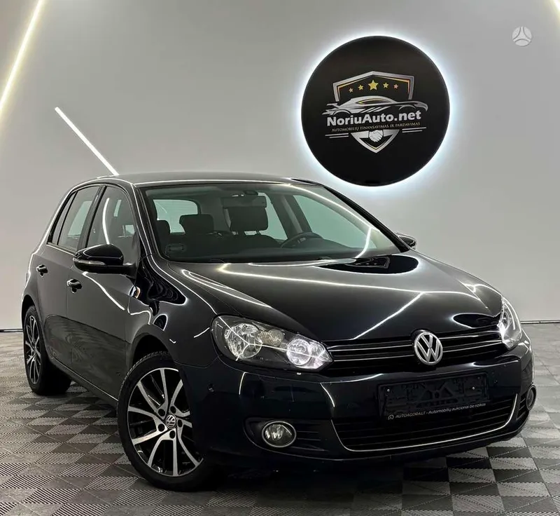 Volkswagen Golf - 1