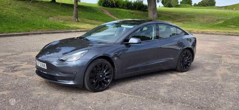 Tesla Model 3 - 1