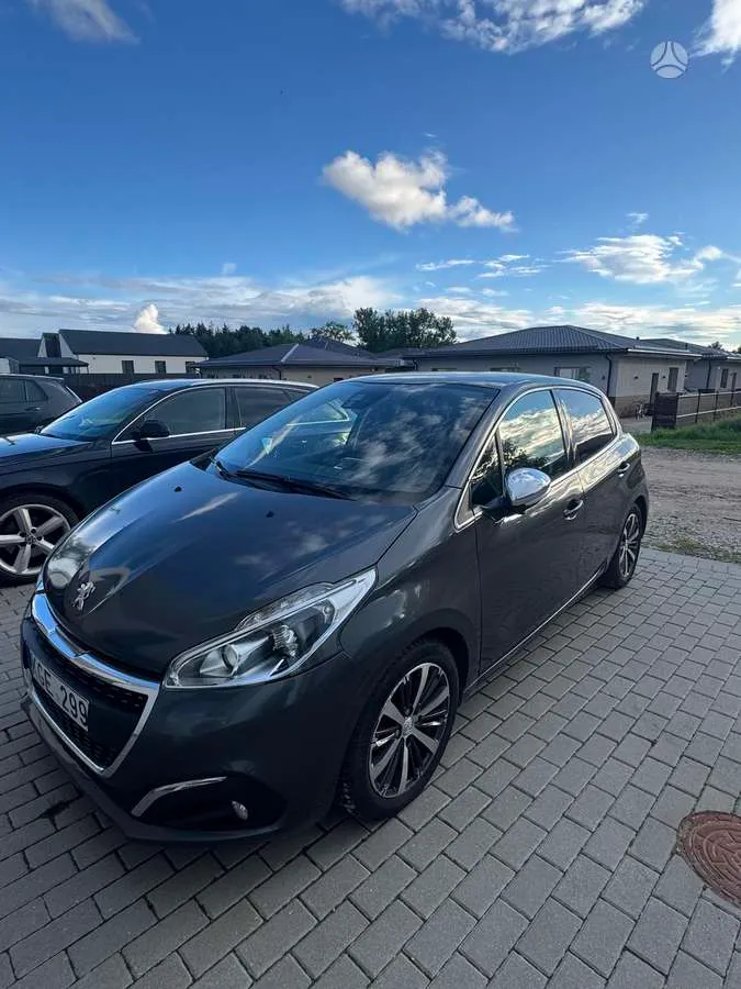 Peugeot 208 - 1