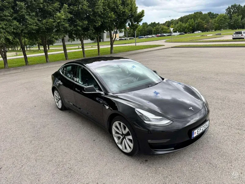Tesla Model 3 - 1
