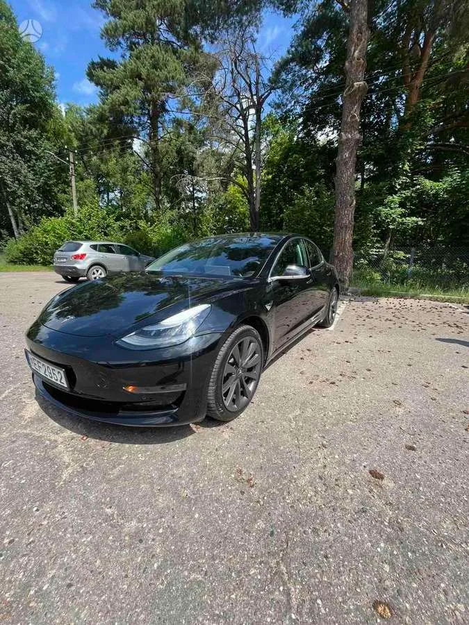 Tesla Model 3 - 1