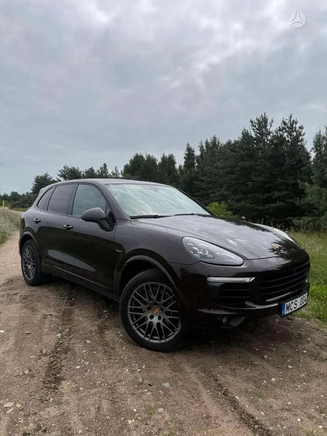 Porsche Cayenne - 1