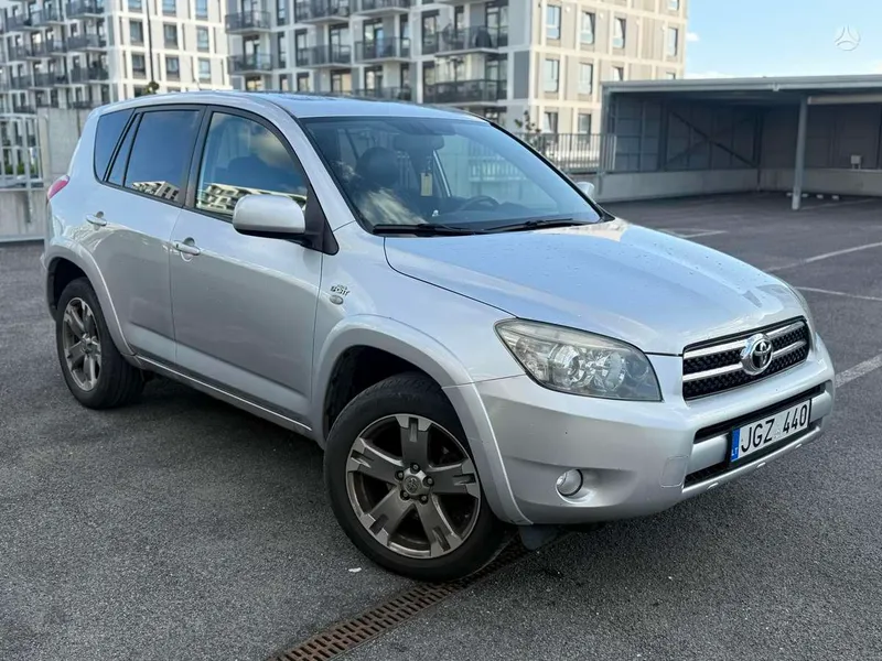 Toyota RAV4 - 1