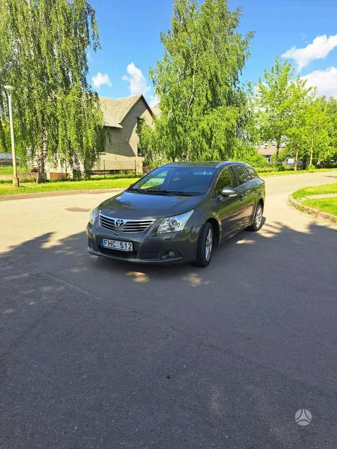 Toyota Avensis - 1