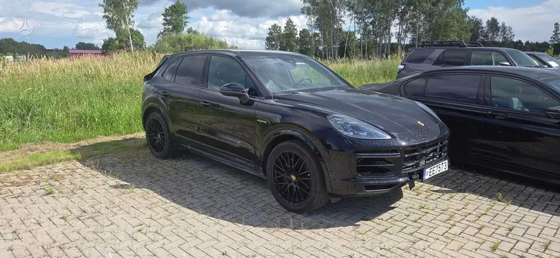 Porsche Cayenne - 1