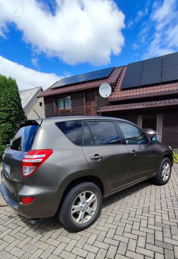 Toyota RAV4 - 1