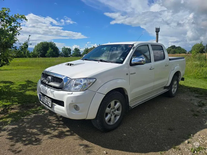 Toyota Hilux - 1