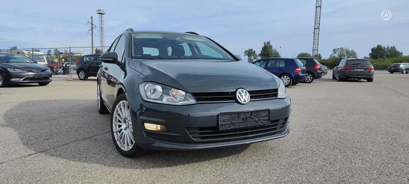 Volkswagen Golf - 1