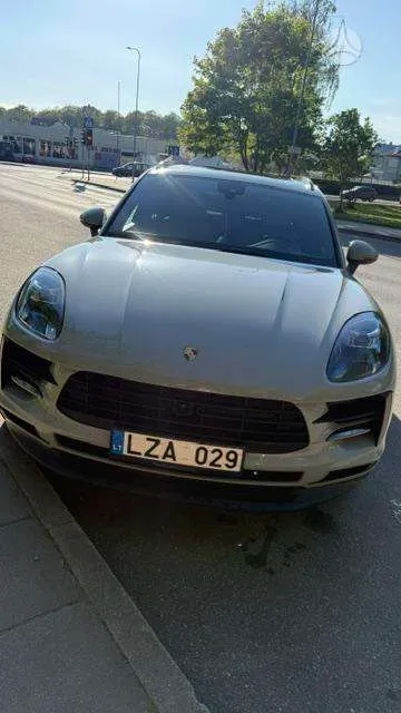Porsche Macan - 1