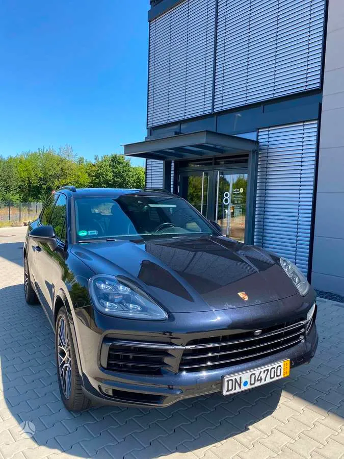 Porsche Cayenne - 1