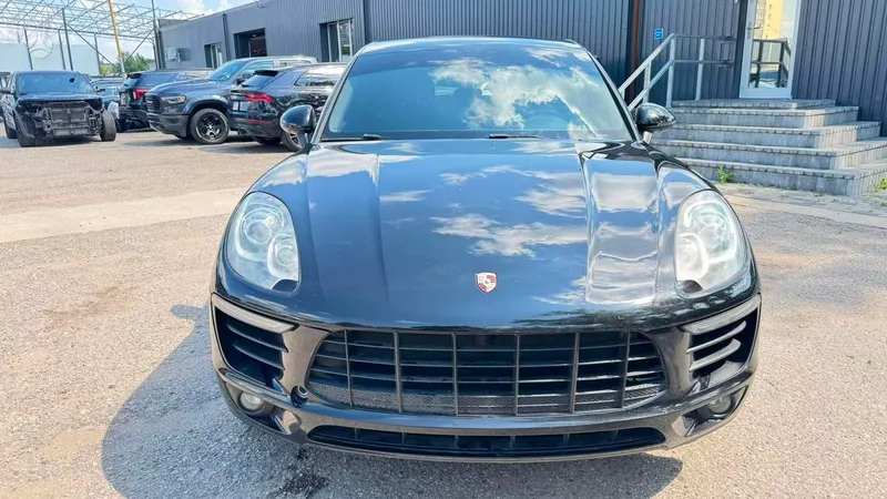 Porsche Macan - 1
