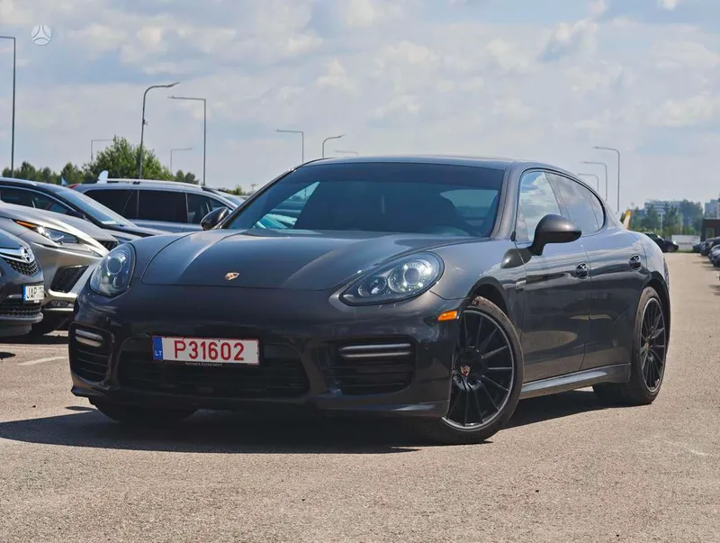 Porsche Panamera - 1