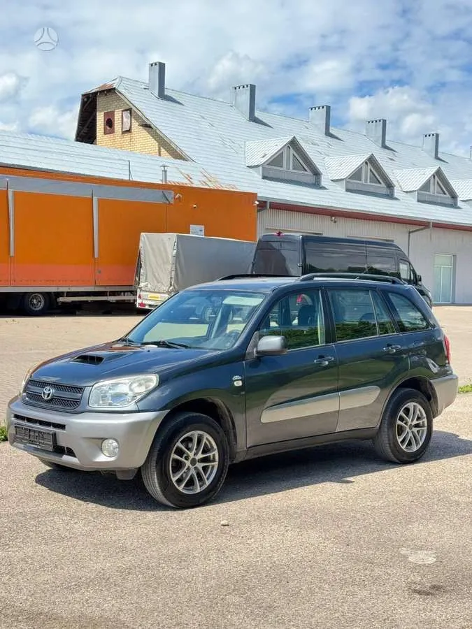 Toyota RAV4 - 1