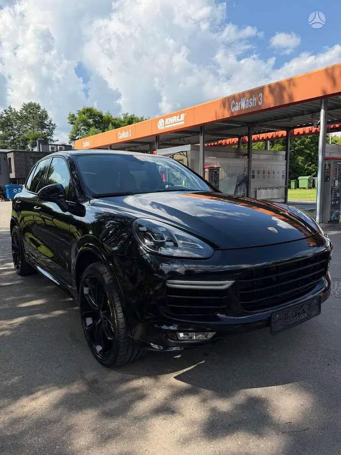 Porsche Cayenne - 1