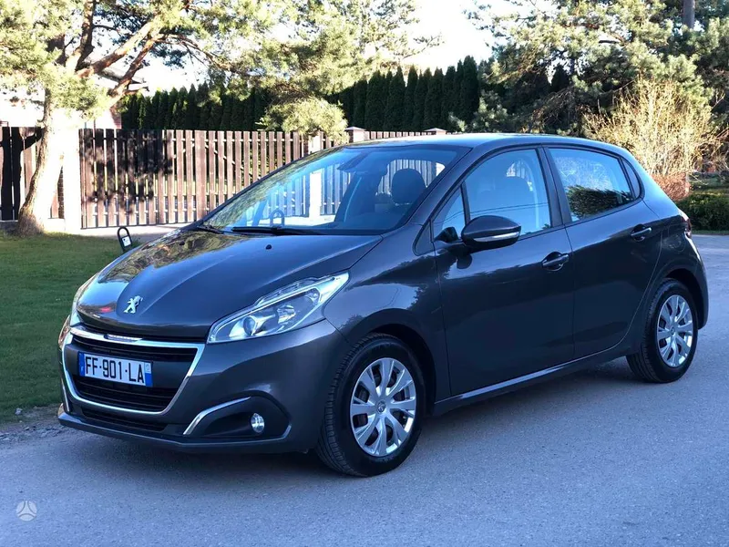 Peugeot 208 - 1