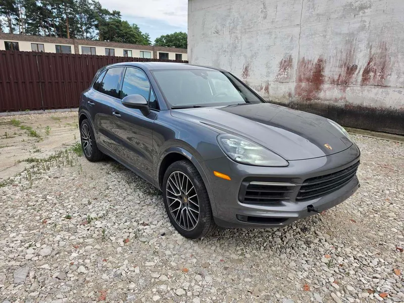 Porsche Cayenne - 1