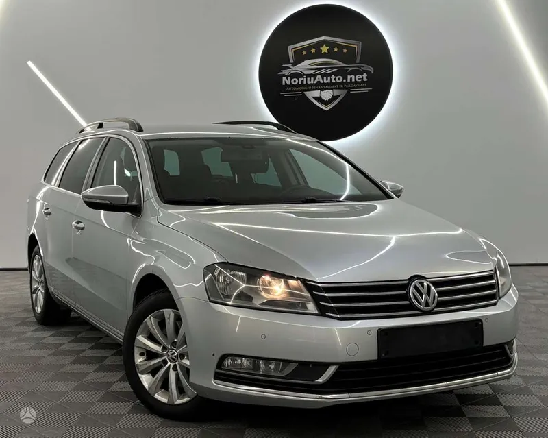 Volkswagen Passat - 1