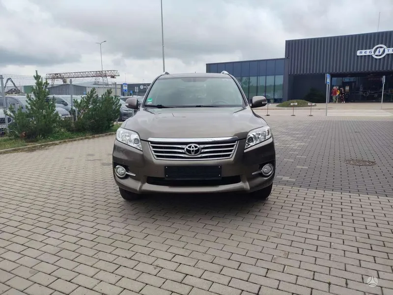 Toyota RAV4 - 1