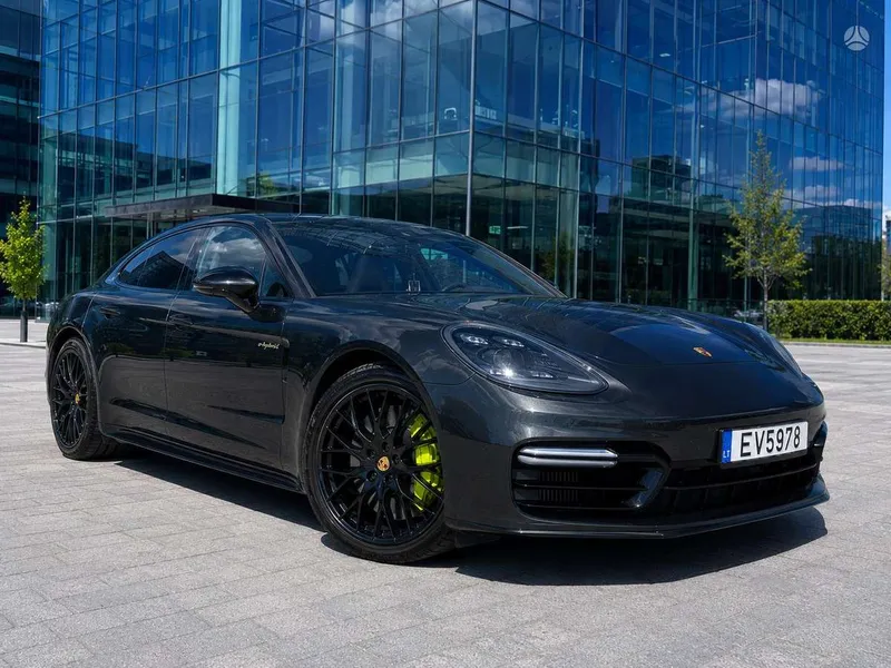 Porsche Panamera - 1