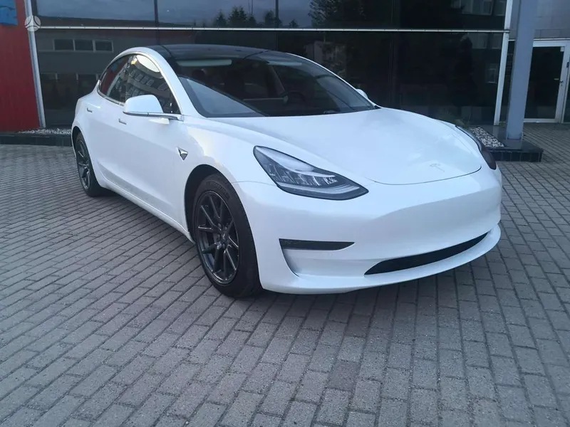 Tesla Model 3 - 1