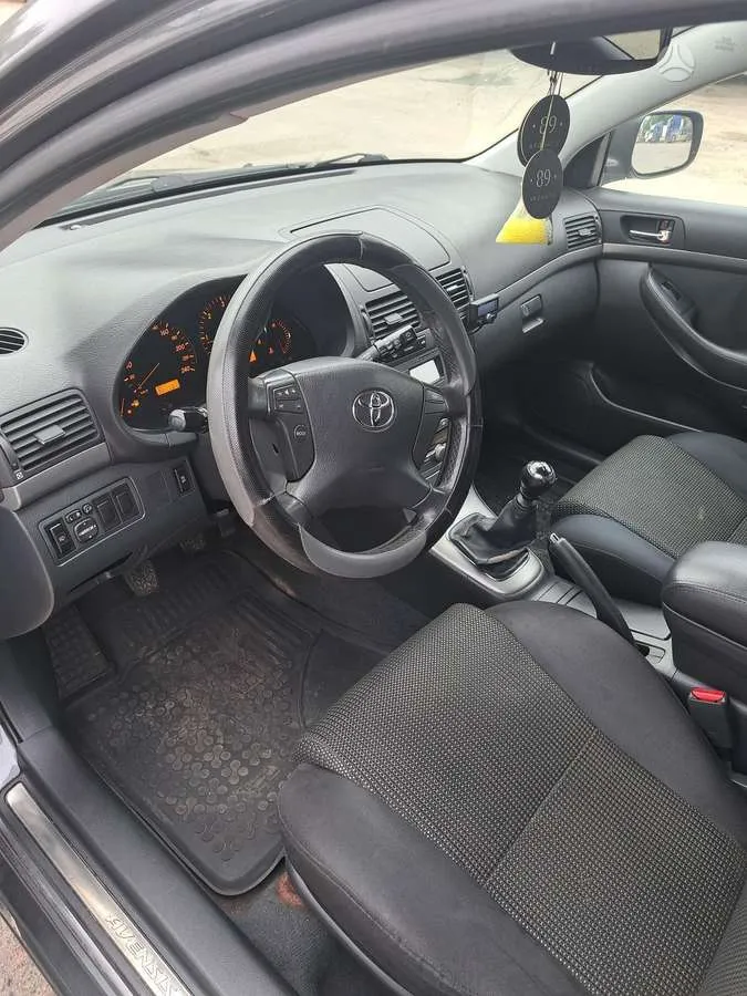 Toyota Avensis - 1