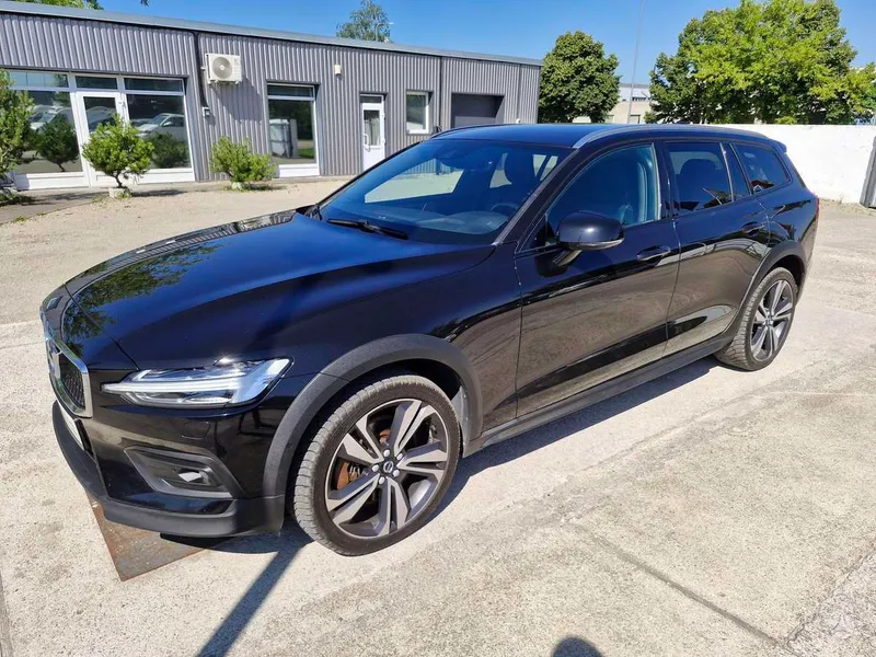 Volvo V60 Cross Country - 1