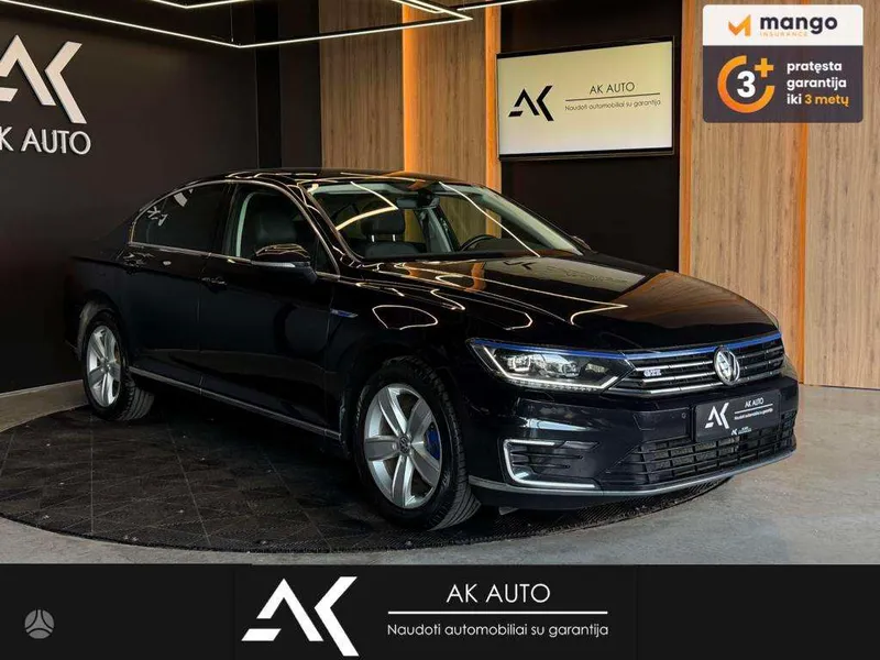 Volkswagen Passat - 1