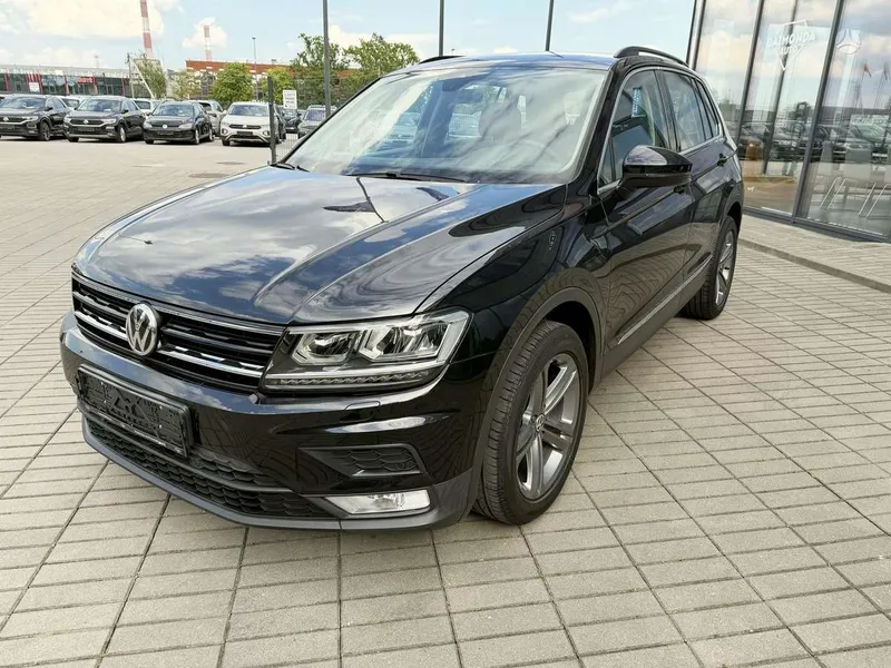 Volkswagen Tiguan - 1
