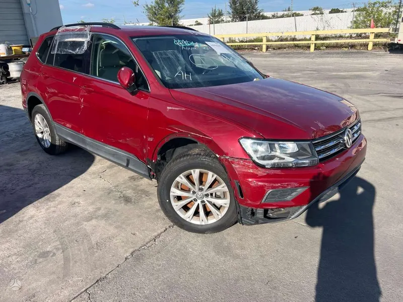 Volkswagen Tiguan - 1
