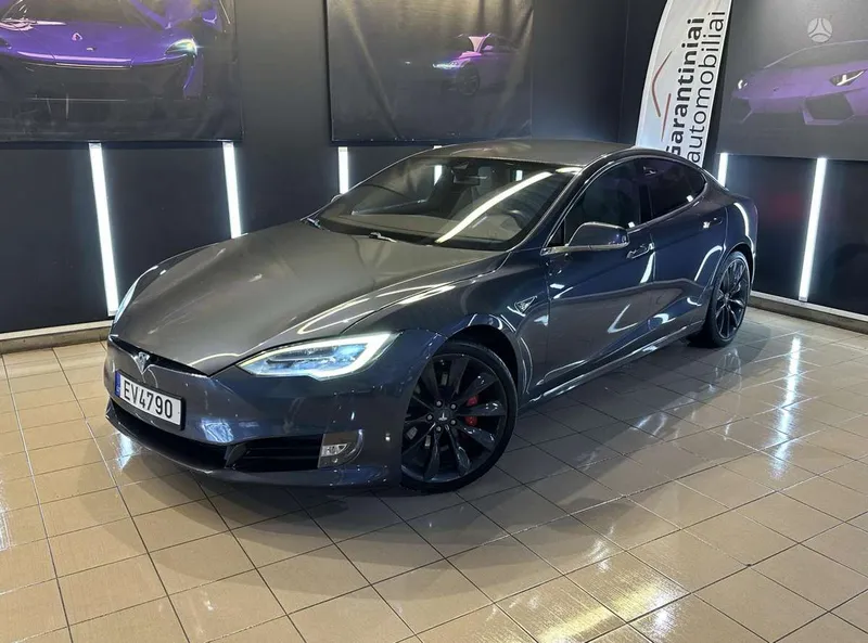 Tesla Model S - 1