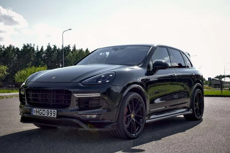 Porsche Cayenne - 1
