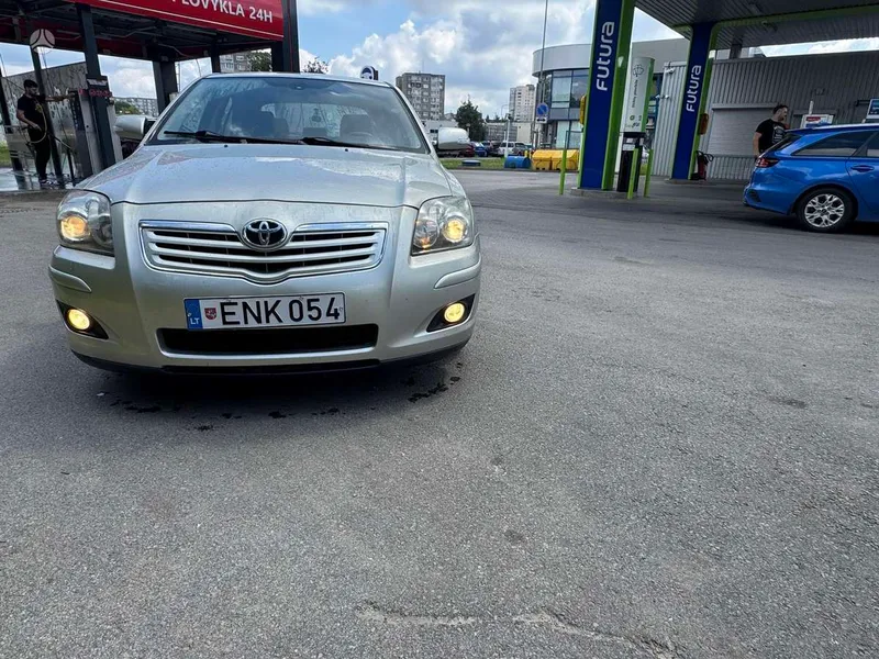 Toyota Avensis - 1