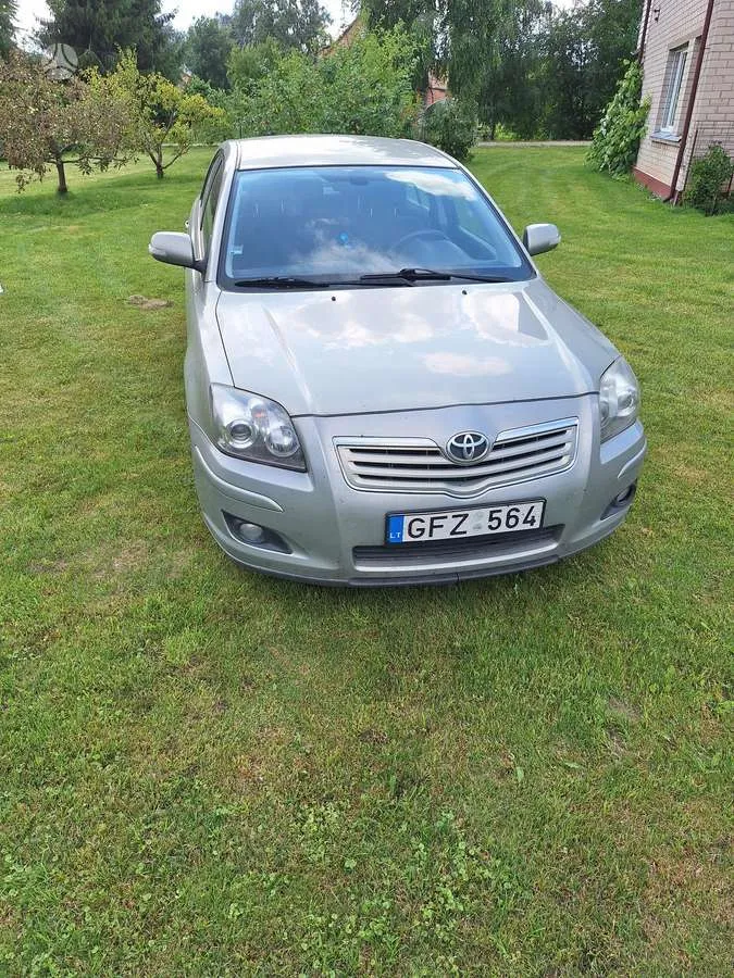Toyota Avensis - 1