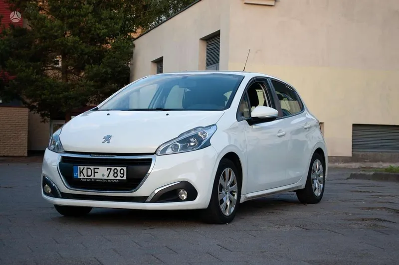 Peugeot 208 - 1